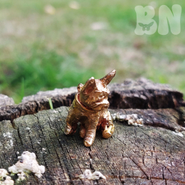Precíziós öntéssel készült francia bulldog kutya figura.