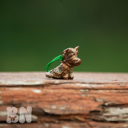 Precíziós öntéssel készült yorkshire terrier kutya figura.